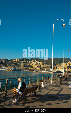 Molo Vecchio der alten Mole Porto Antico der alten Hafen Genua Ligurien Italien Europa Stockfoto