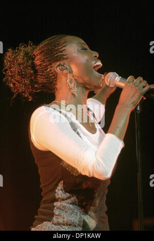 3. Mai 2006; New York, NY, USA; Sängerin HEATHER HEADLEY erklingt in The Beacon Theater. 3. Mai 2006. Obligatorische Credit: Foto von Aviv klein/ZUMA Press. (©) Copyright 2006 von Aviv klein Stockfoto