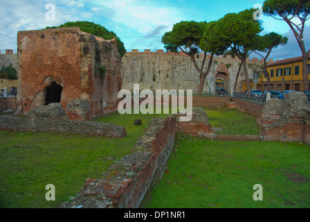 Ruinen der Thermen Terme di Nerone am Largo Parlascio Square Pisa Stadt Toskana Italien Europa Stockfoto