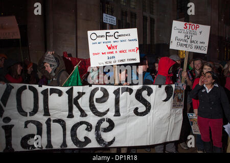 Landworkers Allianz bringt Kleinbauern zur Kenntnis der großen Agrar Oxford Landwirtschaft Konferenz laufen Stockfoto