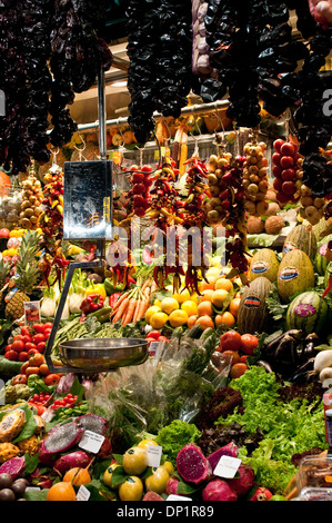 Obst und Gemüse stand, La Boqueria, La Rambla, Barcelona, Katalonien, Spanien Stockfoto