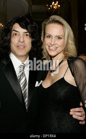 7. Mai 2006; Beverly Hills, CA, USA; PAUL STANLEY und seine Frau ERIN SUTTON bei der National Kidney Foundation 27. jährlichen Geschenk des Lebens Gala 2006 in Beverly Hills, CA, am 7. Mai 2006. Obligatorische Credit: Foto von J.P. Yim/ZUMA Press. (©) Copyright 2006 von J. P. Yim Stockfoto