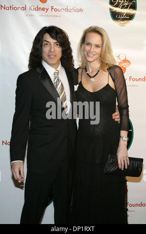 7. Mai 2006; Beverly Hills, CA, USA; PAUL STANLEY und seine Frau ERIN SUTTON bei der National Kidney Foundation 27. jährlichen Geschenk des Lebens Gala 2006 in Beverly Hills, CA, am 7. Mai 2006. Obligatorische Credit: Foto von J.P. Yim/ZUMA Press. (©) Copyright 2006 von J. P. Yim Stockfoto