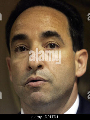 8. Mai 2006; West Palm Beach, FL, USA; FBI-Agent Jonathan Solomon.  Obligatorische Credit: Foto von Libby Volgyes/Palm Beach Post/ZUMA Press. (©) Copyright 2006 von Palm Beach Post Stockfoto