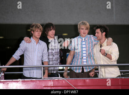 9. Mai 2006; Westwood, Kalifornien, USA; Gruppe McFLY am "Just My Luck" Los Angeles Premiere statt am National Theatre. Obligatorische Credit: Foto von Lisa O'Connor/ZUMA Press. (©) Copyright 2006 von Lisa O'Connor Stockfoto