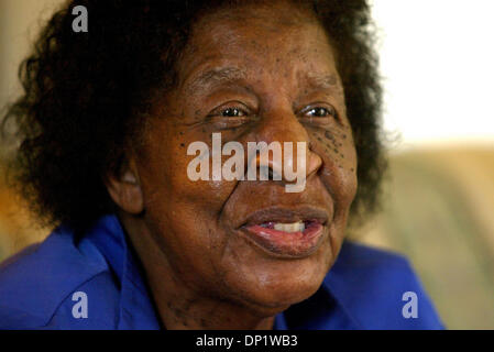 9. Mai 2006; Belle Glade, FL, USA; Pensionierte Lehrerin Dorothy Gilbert lebt seit 1954 in Belle Glade. Obligatorische Credit: Foto von Paul J. Milette/Palm Beach Post/ZUMA Press. (©) Copyright 2006 von Palm Beach Post Stockfoto