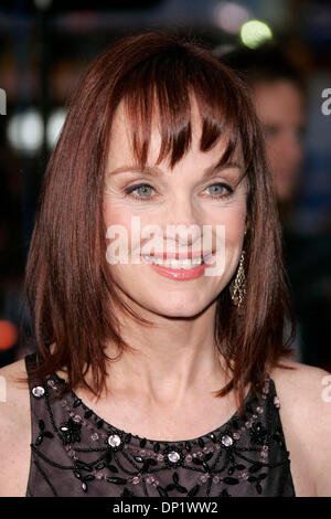 10. Mai 2006; Hollywood, Kalifornien, USA; Schauspielerin PAMELA SUE MARTIN auf der "Poseidon" Los Angeles Premiere statt im Mann Chinese Theatre. Obligatorische Credit: Foto von Lisa O'Connor/ZUMA Press. (©) Copyright 2006 von Lisa O'Connor Stockfoto