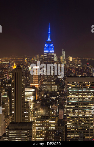 Empire State Building, Blick vom Rockefeller Center bei Nacht, Manhattan, New York City, New York, USA Stockfoto