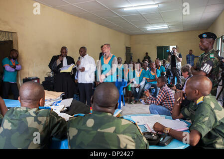 Kinshasa, demokratische Republik Kongo. 7. Januar 2014. Die Testversion von Britisch-Norwegischen Bürger Joshua French, wegen Mordes an seiner Zelle Mate norwegischer Staatsbürger Tjostolv Moland, war heute verschoben, nachdem die Verteidigung auf die Qualität des Übersetzers widersprochen. Tjostov Moland fand am 18. August 2013 tot in der Zelle. Sie wurden beide im Gefängnis in der Demokratischen Republik Kongo seit 2009 nach schuldig des Mordes an ihre Fahrer Abedi Kasongo gefunden wurden. Bildnachweis: Rey T. Byhre/Alamy Live-Nachrichten Stockfoto