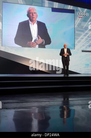 Las Vegas, USA. 6. Januar 2014. Leiter des Bereichs Entwicklung des Automobilherstellers Audi, Ulrich Hackenberg hält eine Rede bei Audi Keynote-Präsentation auf der Consumer Electronics Messe CES 2014 in Las Vegas, USA, 6. Januar 2014. Die Messe Fruns vom 7. Januar bis 10. Januar 2014. Foto: Britta Pedersen/Dpa/Alamy Live News Stockfoto