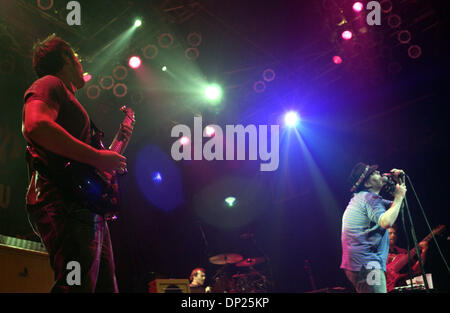 17. Mai 2006; Myrtle Beach, SC, USA; Musiker JOHN POPPER der Band, die Blues Traveler führt, hält live da 2006 Tour am Barefoot Landing.   Obligatorische Credit: Foto von Jason Moore (©) Copyright 2006 von Jason Moore Stockfoto