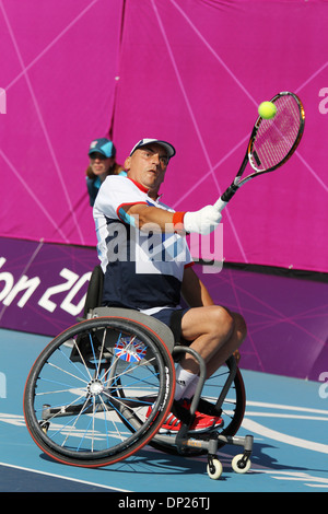 Tennis in Eton Manor, Olympic Park in London 2012 Paralympics Peter Norfolk GB V Shraga WEINBERG Israel in der Quad Einzel Stockfoto