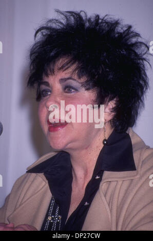 Foto - ELIZABETH TAYLOR, 79, wurde 27. Februar 1932 in England geboren. Liz ein zweifacher Oscar-preisgekrönten Film Göttin und wegweisende AIDS-Aktivistin, deren außerhalb des Bildschirms Ehen (8), Scheidungen und todesmutige Heldentaten wetteifern, ihre dramatischen Filmrollen. Dame Elizabeth Rosemond Taylor, der britisch - amerikanische Ikone, starb 23. März 2011 von kongestiver Herzinsuffizienz, einen Steinwurf von der Hollywo Stockfoto