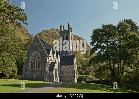 Die schöne gotische Kirche am Kylemore Abbey, Grafschaft Connemara, County Galway, Republik Irland, Europa. Stockfoto