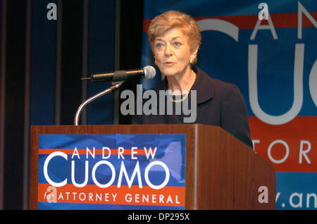 Foto - GERALDINE FERRARO, 75, gestorben 26. März 2011, nach einem langen Kampf mit Blutkrebs. Geboren 26. August 1935 in Newburgh, New York, war sie ein Queens-Kongressabgeordnete, die im Jahr 1984 wurde die erste Frau auf einer Hauptpartei Präsidenten Ticket, als der demokratische Kandidat für Vizepräsident sein. Im Bild: 23. Mai 2006 - Manhattan, NY, US - Präsidentschaftskandidaten der ehemaligen Vice und Congresswo Stockfoto