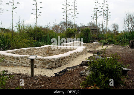 25. Mai 2006; Unteren Roman Key, FL, USA; Ruinen sind im indischen Schlüssel Historic State Park. Irgendwann im 19. Jahrhundert hatte indischen Schlüssel zwischen 40-50 Einwohner. Es war einmal der Sitz der Dade Grafschaft County im Jahr 1836. Obligatorische Credit: Foto von Libby Volgyes/Palm Beach Post/ZUMA Press. (©) Copyright 2006 von Palm Beach Post Stockfoto