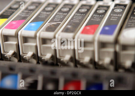 3. Juni 2006; Los Angeles, Kalifornien, USA; Epson Drucker Farbtintenpatronen.  Obligatorische Credit: Foto von Marianna Day Massey/ZUMA Press. (©) Copyright 2006 von Marianna Tag Massey Stockfoto