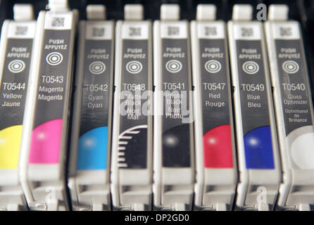 3. Juni 2006; Los Angeles, Kalifornien, USA; Epson Drucker Farbtintenpatronen.  Obligatorische Credit: Foto von Marianna Day Massey/ZUMA Press. (©) Copyright 2006 von Marianna Tag Massey Stockfoto