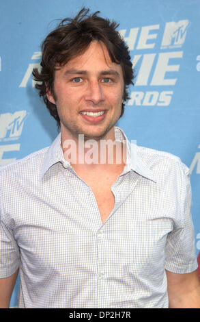 3. Juni 2006; Los Angeles, Kalifornien, USA;  Schauspieler ZACH BRAFF auf der 2006 Mtv Movie Awards statt in den Sony Studios.                              Obligatorische Credit: Foto von Paul Fenton/ZUMA KPA... (©) Copyright 2006 von Paul Fenton Stockfoto