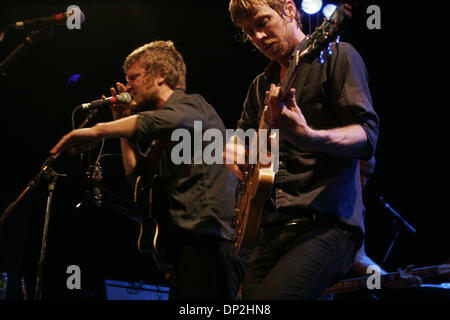 4. Juni 2006; New York, NY, USA; "Cold War Kids" erklingt in The Bowery Ballroom. Obligatorische Credit: Foto von Aviv klein/ZUMA Press. (©) Copyright 2006 von Aviv klein Stockfoto