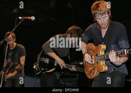 4. Juni 2006; New York, NY, USA; "Cold War Kids" erklingt in The Bowery Ballroom. Obligatorische Credit: Foto von Aviv klein/ZUMA Press. (©) Copyright 2006 von Aviv klein Stockfoto