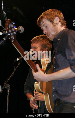 4. Juni 2006; New York, NY, USA; "Cold War Kids" erklingt in The Bowery Ballroom. Obligatorische Credit: Foto von Aviv klein/ZUMA Press. (©) Copyright 2006 von Aviv klein Stockfoto