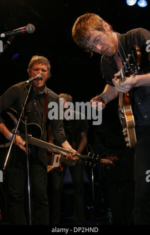 4. Juni 2006; New York, NY, USA; "Cold War Kids" erklingt in The Bowery Ballroom. Obligatorische Credit: Foto von Aviv klein/ZUMA Press. (©) Copyright 2006 von Aviv klein Stockfoto