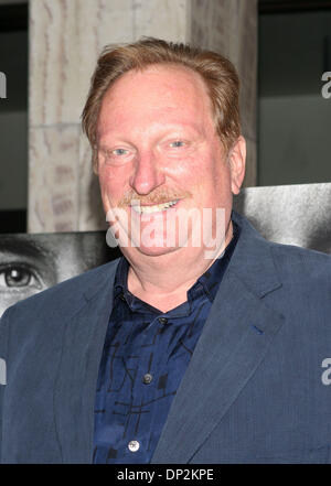 6. Juni 2006; Hollywood, Kalifornien, USA; Schauspieler JEFFREY JONES kommt für die Premiere von der HBO TV-Serie "Deadwood" im Cinerama Dome in Hollywood getroffen. Obligatorische Credit: Foto von Marianna Day Massey/ZUMA Press. (©) Copyright 2006 von Marianna Tag Massey Stockfoto