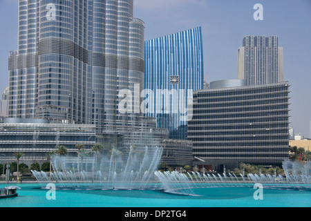 Burj Khalifa (links), Dubai Fountain und Architektur von Dubai, Vereinigte Arabische Emirate Stockfoto