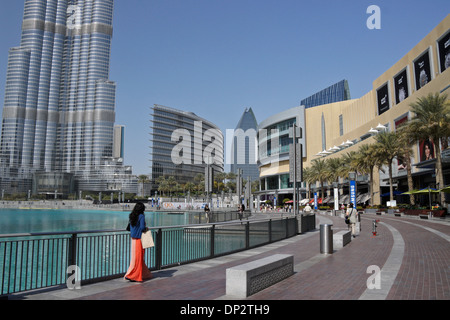 Burj Khalifa (links), Dubai Fountain und Dubai Mall-Bereich von Dubai, Vereinigte Arabische Emirate Stockfoto