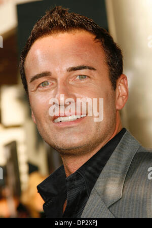 13. Juni 2006; Los Angeles, Kalifornien, USA; Schauspieler JULIAN McMAHON bei "The Lake House" Weltpremiere statt auf The Pacific Cinerama Dome, Hollywood.     Obligatorische Credit: Foto von Lisa O'Connor/ZUMA Press. (©) Copyright 2006 von Lisa O'Connor Stockfoto