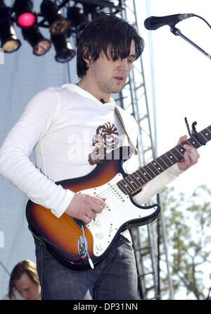 16. Juni 2006; Manchester, TN, USA; Musiker Bright Eyes tritt beim 2006 Bonnaroo Music Festival, die stattfanden in Manchester, TN.  Mit mehr als 70.000 Fans in Anwesenheit auf dem 4-Tages-Festival bekommen sie eine Chance, eine Vielzahl von Musikern, Comedians und Künstler zu sehen. Obligatorische Credit: Foto von Jason Moore/ZUMA Press. (©) Copyright 2006 von Jason Moore Stockfoto