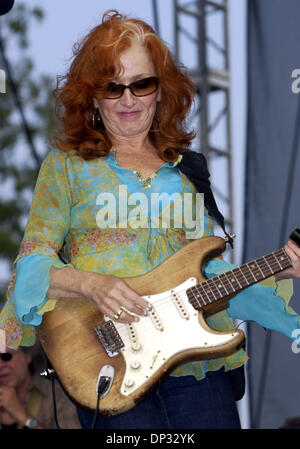 18. Juni 2006; Manchester, TN, USA; Musiker BONNIE RAITT tritt beim 2006 Bonnaroo Music Festival, das in Manchester, TN obligatorisch Credit stattfand: Foto von Jason Moore/ZUMA Press. (©) Copyright 2006 von Jason Moore Stockfoto