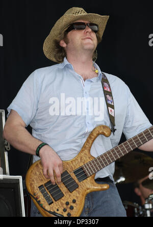 18. Juni 2006; Manchester, TN, USA; Musiker der Band MOE durchführen live 2006 Bonnaroo Music Festival, das in Manchester, TN obligatorisch Credit stattfand: Foto von Jason Moore/ZUMA Press. (©) Copyright 2006 von Jason Moore Stockfoto