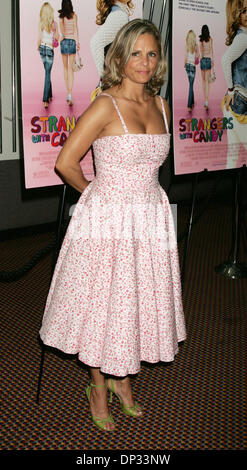 20. Juni 2006; New York, NY, USA; TODD OLDHAM Designer bei der New York-Premiere von "Fremde mit Süßigkeit" gehalten im Kino 1-2-3. Obligatorische Credit: Foto von Nancy Kaszerman/ZUMA Press. (©) Copyright 2006 von Nancy Kaszerman Stockfoto