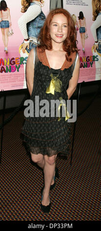 20. Juni 2006; New York, NY, USA; Schauspielerin MARIA THAYER bei der New York-Premiere von 'Fremden mit Candy' statt im Kino 1-2-3. Obligatorische Credit: Foto von Nancy Kaszerman/ZUMA Press. (©) Copyright 2006 von Nancy Kaszerman Stockfoto