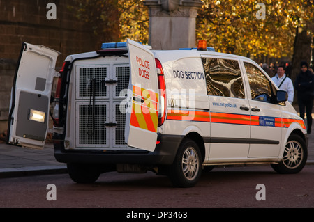 Hund-Abschnitt-Polizei-Transporter geparkt auf der Straße, London England Vereinigtes Königreich UK Stockfoto