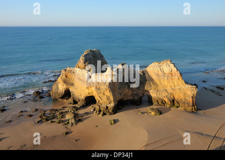 Felsformationen am Praia da Rocha, Portimao, Algarve, Portugal Stockfoto