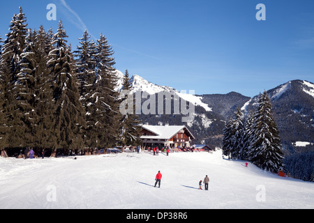 Skifahren Frankreich in Les Portes du Soleil bei La Chapelle D'Abondance, Französische Alpen, Europe Stockfoto