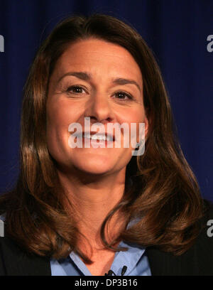 26. Juni 2006; New York, NY, USA; Microsoft-Mitbegründer Bill Gates Frau, MELINDA GATES, auf einer Pressekonferenz, wo CEO von Berkshire Hathaway Inc. WARREN BUFFETT angekündigt, dass seine 31 Milliarden Dollar Spende an die Bill &amp; Melinda Gates Foundation im Sheraton New York Hotel statt.  Obligatorische Credit: Foto von Nancy Kaszerman/ZUMA Press. (©) Copyright 2006 von Nancy Kaszerman Stockfoto