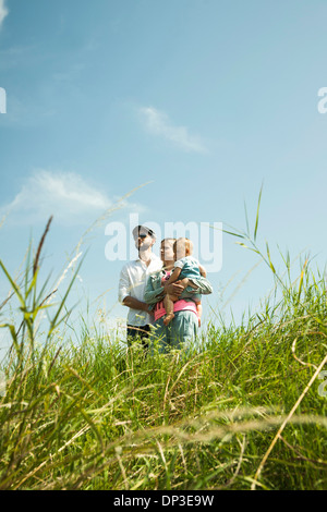 Porträt der Familie im Freien, Mannheim, Baden-Württemberg, Deutschland Stockfoto