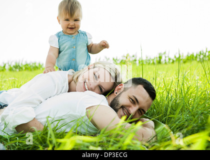 Porträt der Familie im Freien, Mannheim, Baden-Württemberg, Deutschland Stockfoto