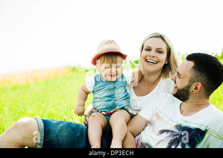 Porträt der Familie im Freien, Mannheim, Baden-Württemberg, Deutschland Stockfoto