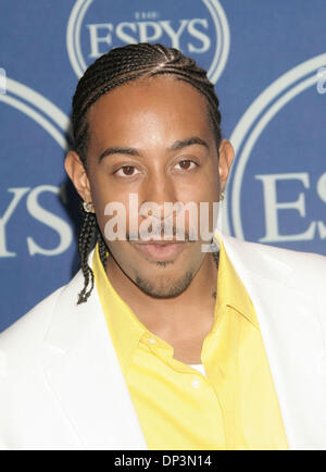 12. Juli 2006; Los Angeles, Kalifornien, USA;   Schauspieler/Sänger CHRIS LUDACRIS BRIDGES 2006 ESPY Awards gewinnen für besten männlichen Athleten im Drucksaal, gehalten in der Kodak Theater, Hollywood. Obligatorische Credit: Foto von Paul Fenton/ZUMA KPA... (©) Copyright 2006 von Paul Fenton Stockfoto