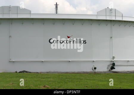 14. Juli 2006; Belle Chasse, LA, USA; Die Allianz-Raffinerie, befindet sich in Belle Chasse, LA, auf dem Mississippi, ist etwa 25 Meilen südlich von New Orleans und 63 Meilen nördlich des Golfs von Mexiko. Die Raffinerie hat eine Verarbeitungskapazität von 247 MBPD Rohöl und inländischen Erdöl durch die Pipeline und internationalen Rohöle über den Louisiana-Offshore-Öl-Port erhält.  Obligatorische Credit: Ph Stockfoto