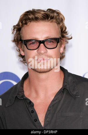 15. Juli 2006; Pasadena, Kalifornien, USA; Schauspieler SIMON BAKER auf der Summer Press Tour 2006 - CBS Party statt in der Rose Bowl. Obligatorische Credit: Foto von Lisa O'Connor/ZUMA Press. (©) Copyright 2006 von Lisa O'Connor Stockfoto