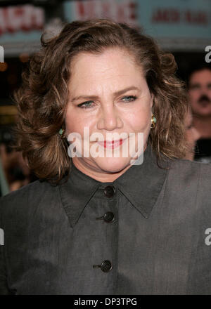 17. Juli 2006; Westwood, Kalifornien, USA; Schauspielerin KATHLEEN TURNER auf der "Monster House" Los Angeles Premiere statt im Village Theatre. Obligatorische Credit: Foto von Lisa O'Connor/ZUMA Press. (©) Copyright 2006 von Lisa O'Connor Stockfoto