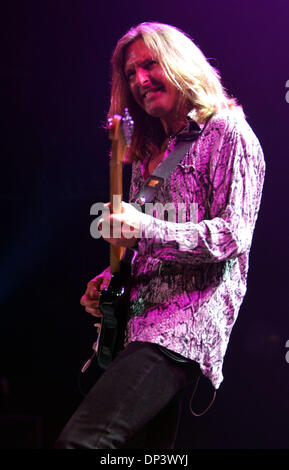 18. Juli 2006; Raleigh, NC, USA; Lynyrd Skynyrd tritt als dort 2006 macht Halt in Alltel Pavillon mit Sitz in Raleigh. Obligatorische Credit: Foto von Jason Moore/ZUMA Press. (©) Copyright 2006 von Jason Moore Stockfoto