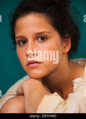 Nahaufnahme, Porträt von Teenager Mädchen, Blick in die Kamera Stockfoto