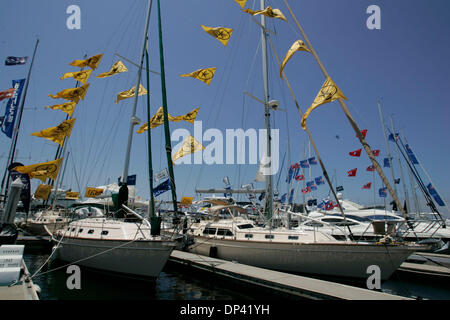 21. Juli 2006; San Diego, CA, USA; Das dritte jährliche San Diego Sommer Boat Show diese Woche eröffnet im Sheraton Harbor Island. Es wird über das Wochenende laufen.  Obligatorische Credit: Foto von Peggy Peattie/SDU-T/ZUMA Press. (©) Copyright 2006 by SDU-T Stockfoto